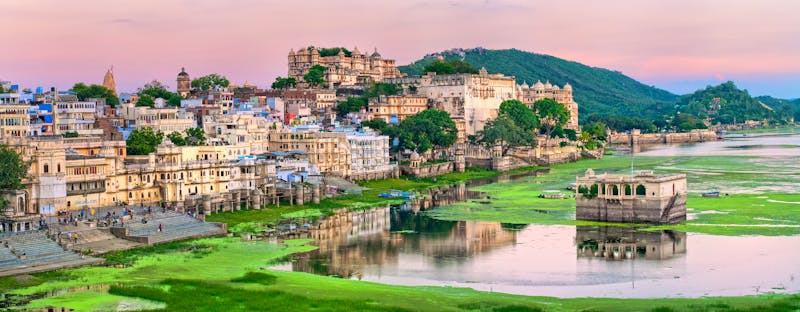 Indien – Udaipur bei Sonnenuntergang - ©Boris Stroujko - Fotolia