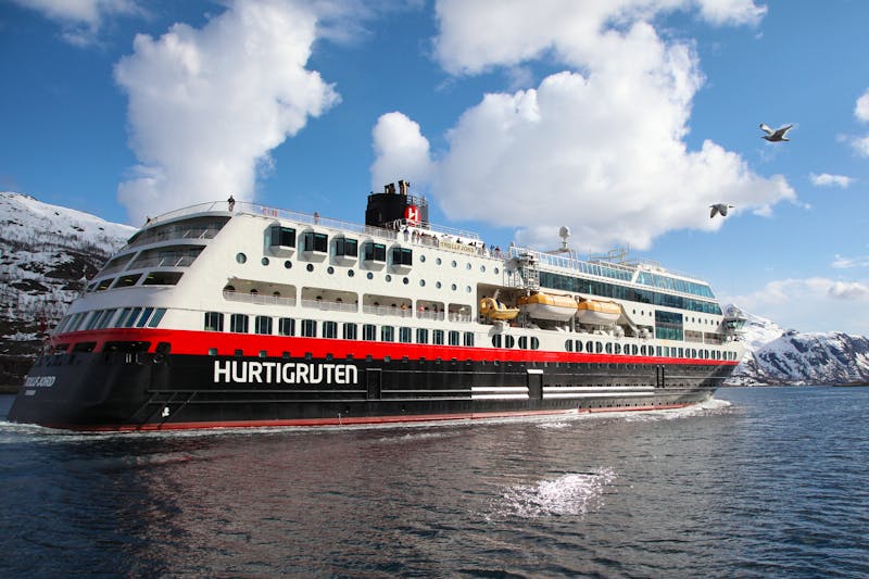MS Trollfjord im Raftsund - Hurtigruten - ©Hurtigruten Foto: Inge Lange