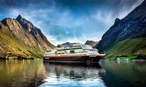 MS Trollfjord - Hurtigruten &ndash; &copy; Hurtigruten Foto: Heiko Bierl