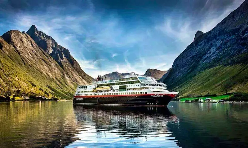 MS Trollfjord - Hurtigruten - &copy;Hurtigruten Foto: Heiko Bierl