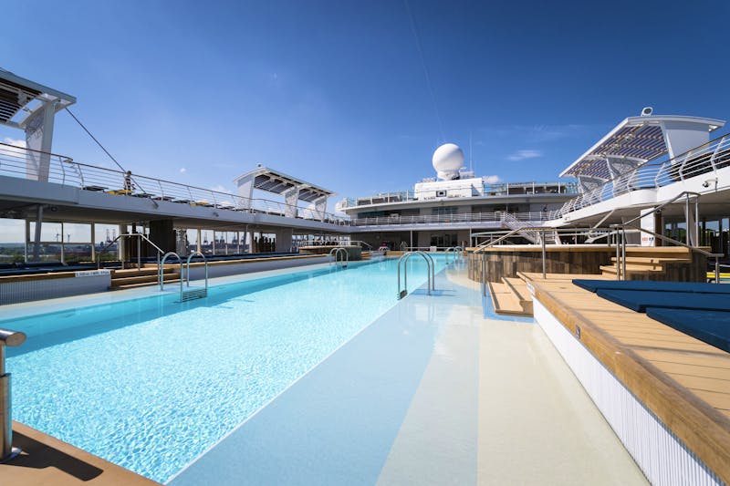 25 Meter Pool auf Mein Schiff 6 - ©TUI Cruises