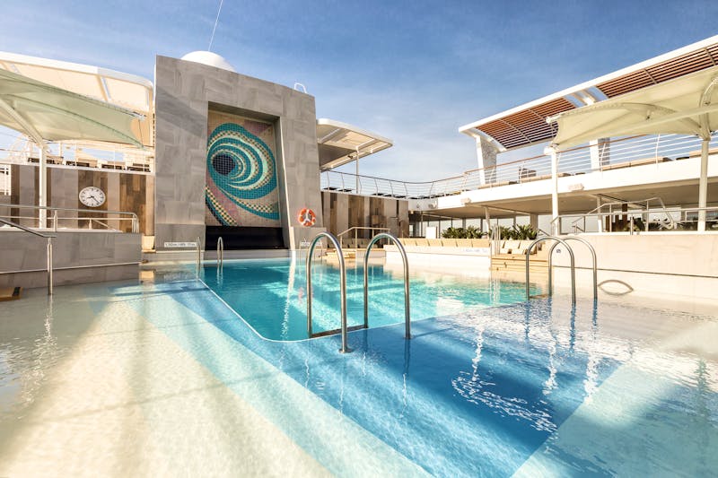 Pool auf Mein Schiff 6 - ©TUI Cruises, Rene Supper