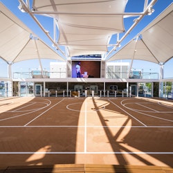 Arena auf Mein Schiff 6 – © TUI Cruises, Photography Schaarschmidt