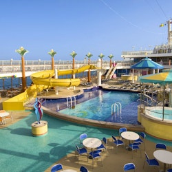 Norwegian Jewel Pooldeck – © Norwegian Cruise Line
