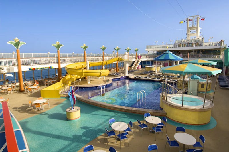 Norwegian Jewel Pooldeck - ©Norwegian Cruise Line