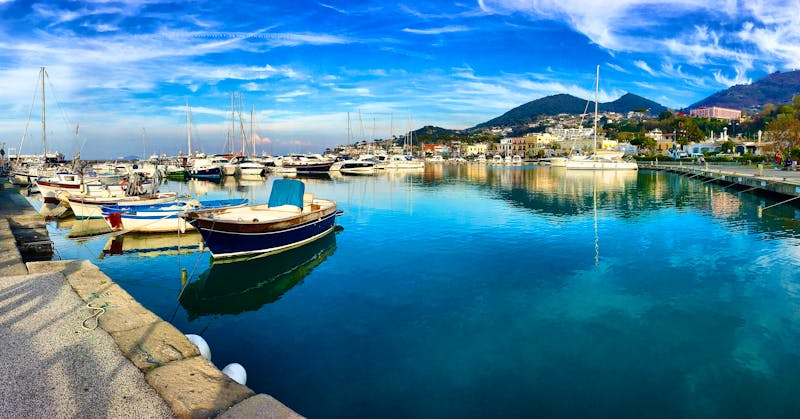Hafen auf Ischia – ©mirko - AdobeStock
