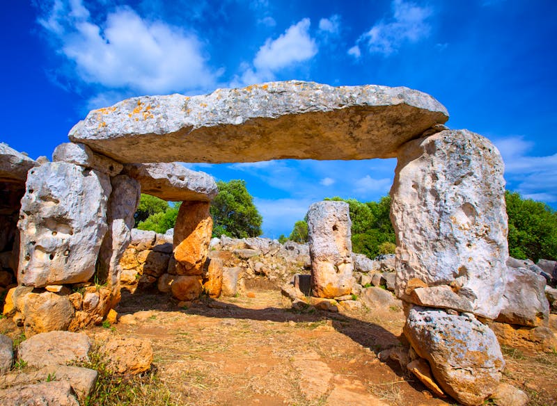 Megalith auf Menorca - ©lunamarina - AdobeStock