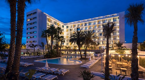 Außenansicht nachts – © Aqua Hotel Silhouette & Spa