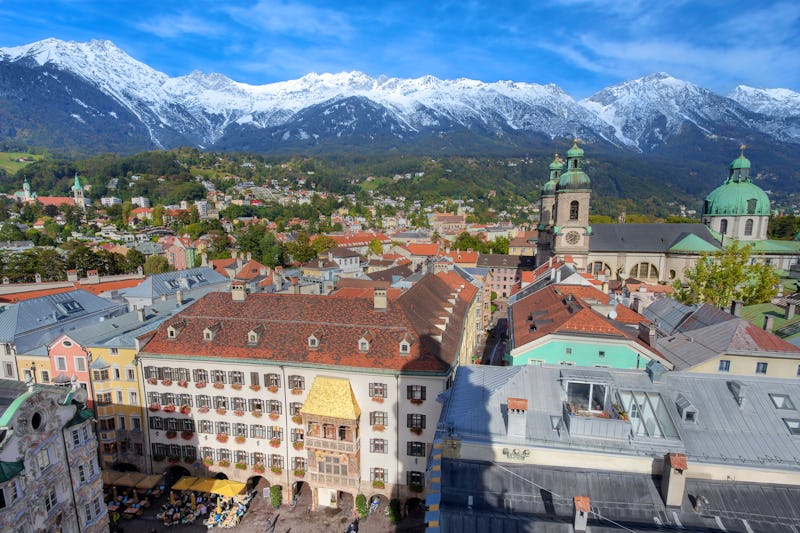 Tirol – Blick über Innsbruck und auf die Alpen – © Mihai-Bogdan Lazar - stock.adobe.com