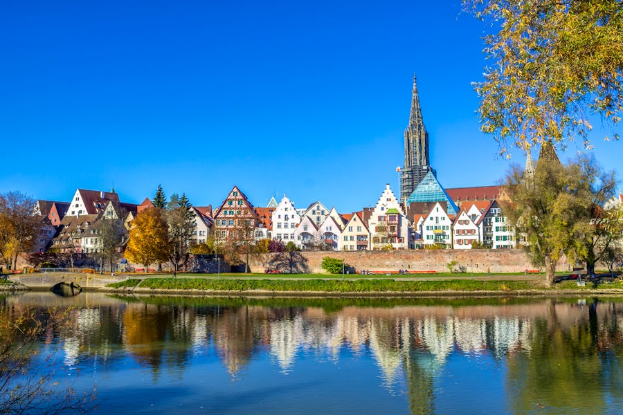 Ulm mit Ulmer Münster – © pure-life-pictures - Adobe Stock