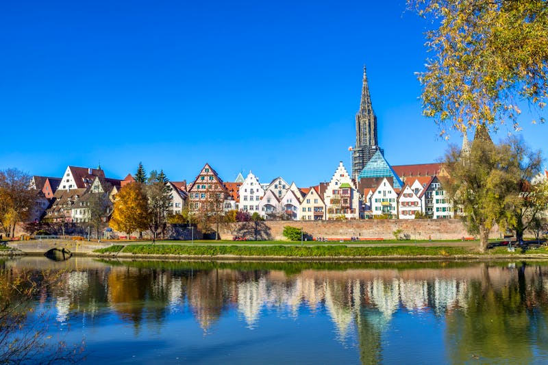 Ulm mit Ulmer Münster - ©pure-life-pictures - Adobe Stock