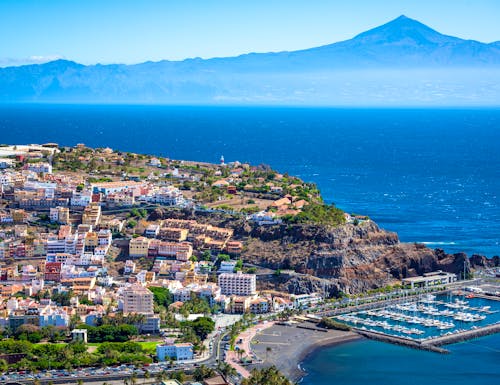 La Gomera, Teide im Hintergrund – © ©ferkelraggae - stock.adobe.com