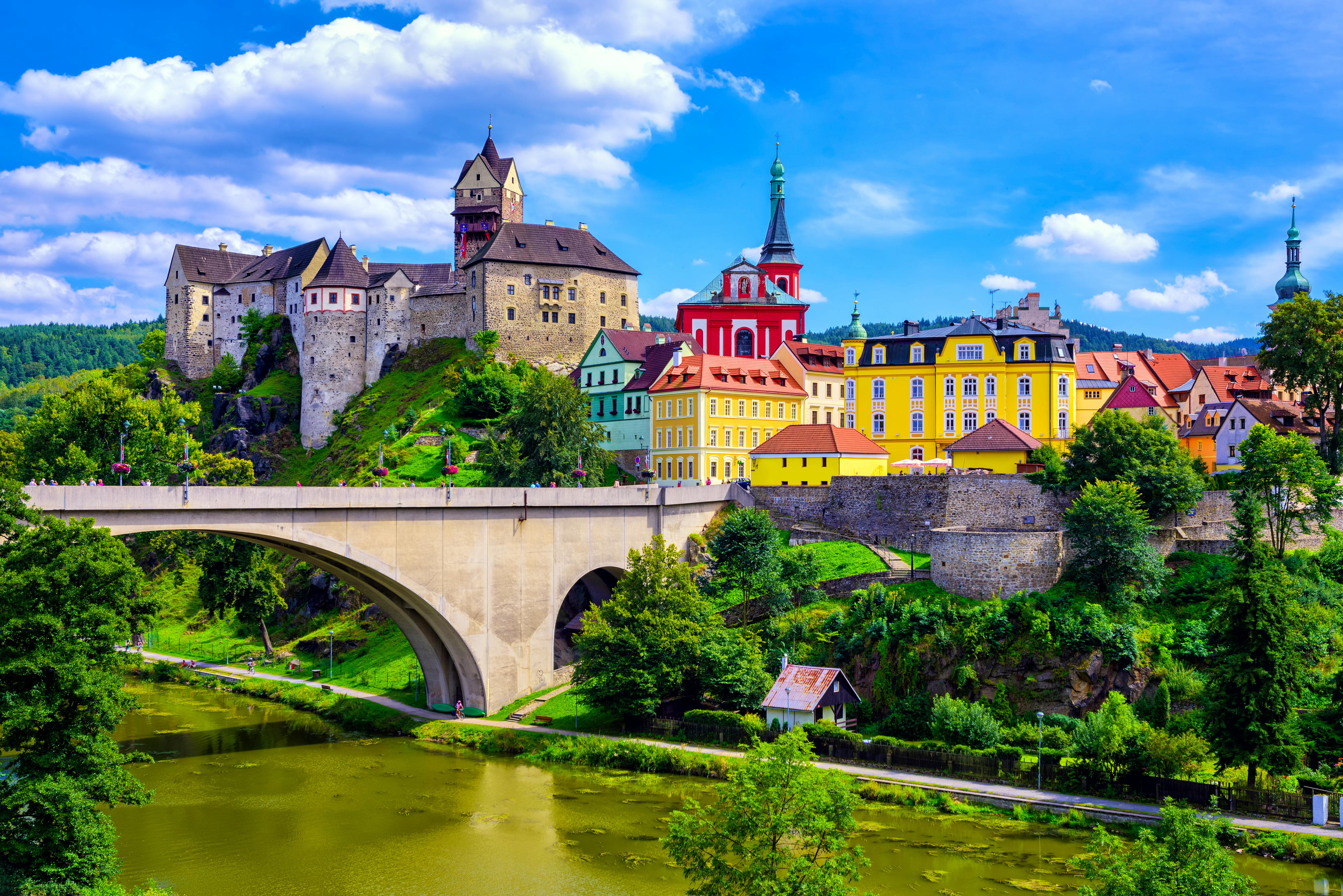 Loket – Panorama Schloss und Altstadt &nbsp;&ndash;&nbsp;&copy;&nbsp;Boris Stroujko – AdobeStock