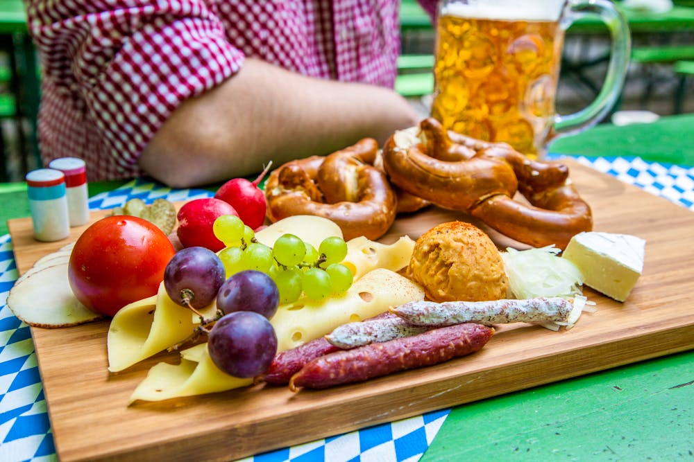 Biergarten Brotzeit &ndash; &copy; ©Aycatcher - stock.adobe.com