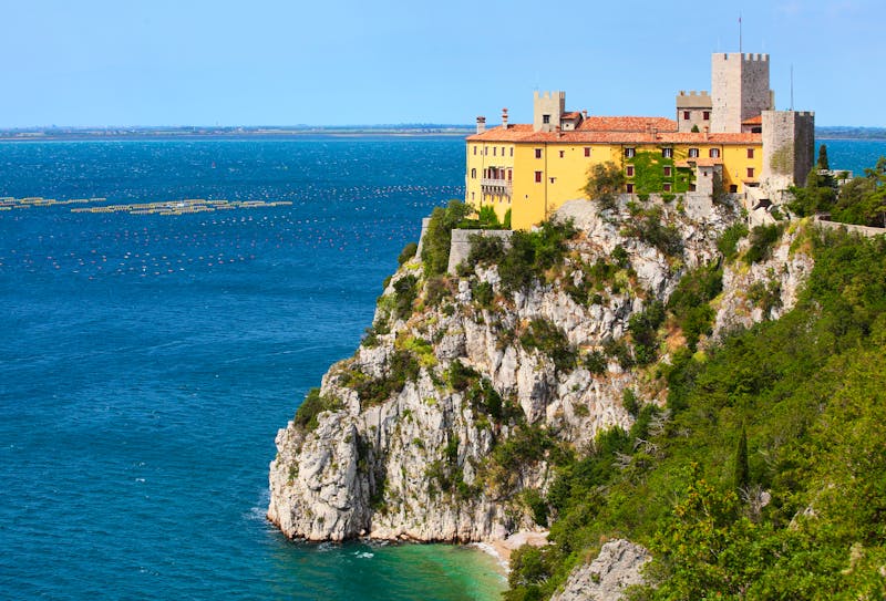 Schloss Duino am Golf von Triest - ©©Kletr - stock.adobe.com
