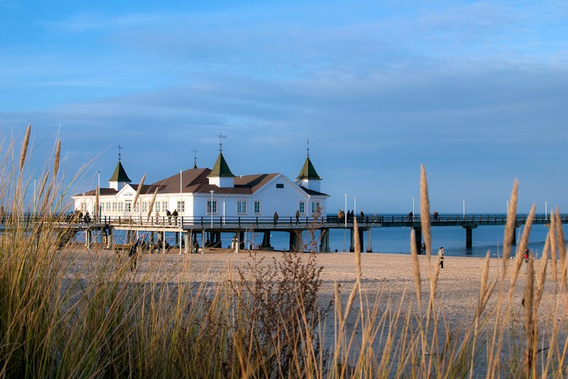Ahlbeck – Strand und Dünen mit Seebrücke – © UsedomCards.de – AdobeStock