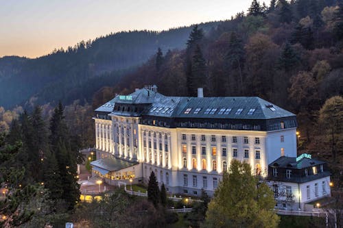 Jachymov - Kurhotel Radium Palace - Aussenansicht &ndash; &copy; Lecebne lazne Jachymov a.s.