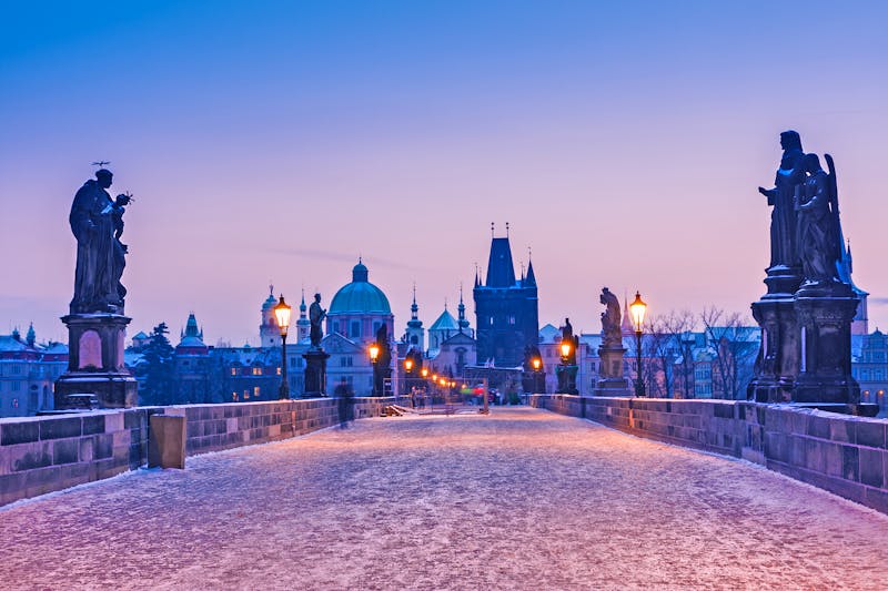 Karlsbrücke im Winter, Prag - ©Feel good studio - stock.adobe.com