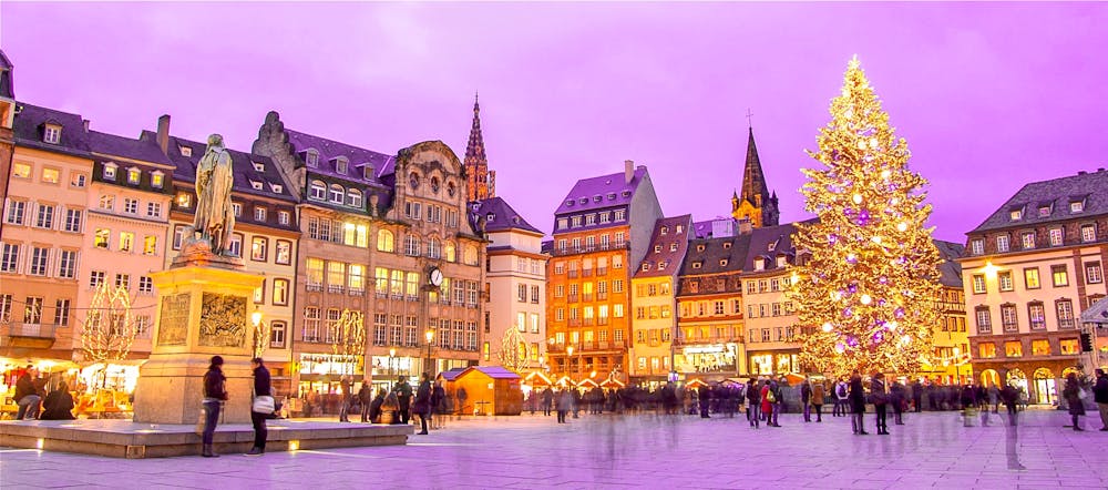Frankreich – Weihnachtsmarkt in Strassburg &ndash; &copy; Alexi Tauzin – AdobeStock