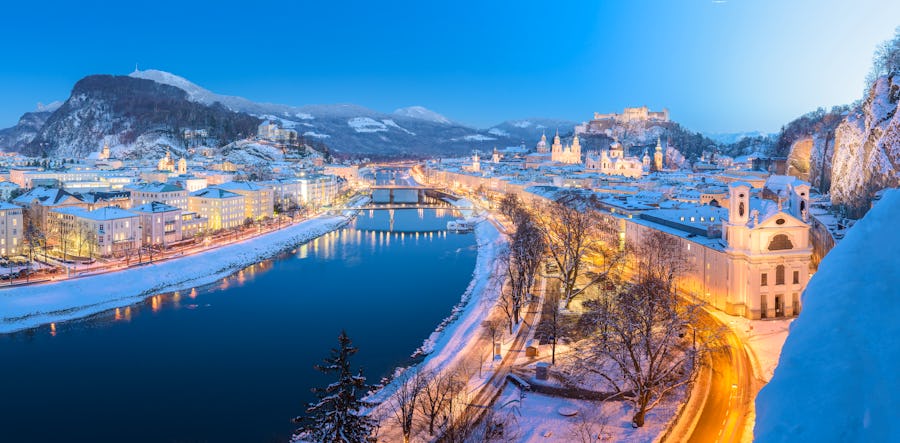 Salzburg im Winter, Festung Hohensalzburg und Altstadt schneebedeckt – © auergraphics - Fotolia