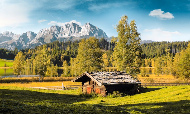 Blick auf den Schwarzsee in Kitzbühel und den Wilden Kaiser (Tirol)  - ©©photog.raph - stock.adobe.com
