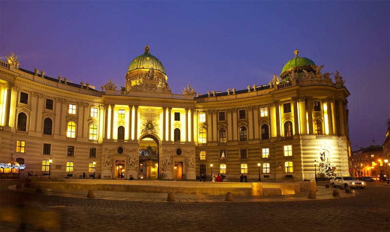 Wiener Hofburg hell erleuchtet am Abend - ©JackF - Fotolia