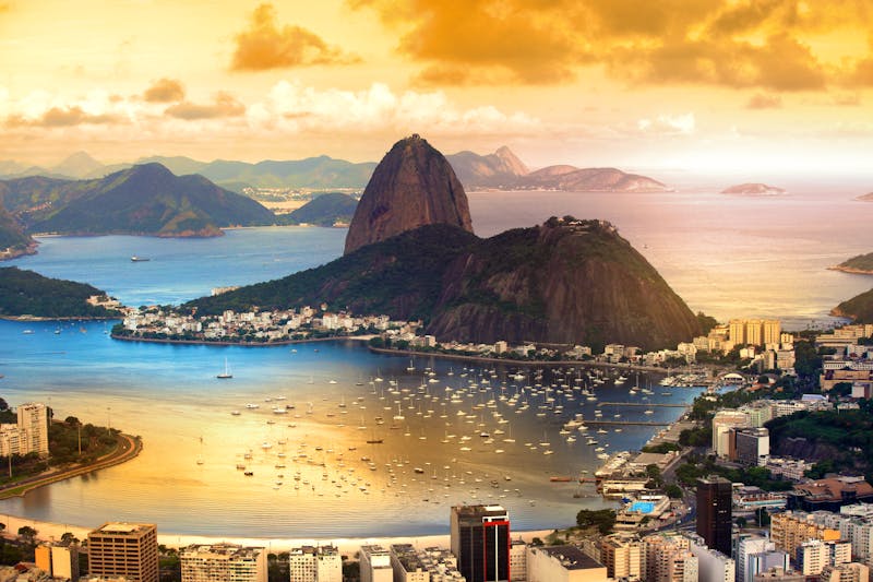 Rio De Janeiro mit dem berühmten Zuckerhut im Zwielicht - ©SNEHIT - Fotolia