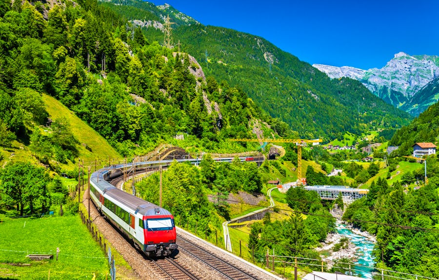 Gotthardt-Zugstrecke in der Schweiz – © ©Leonid Andronov - stock.adobe.com