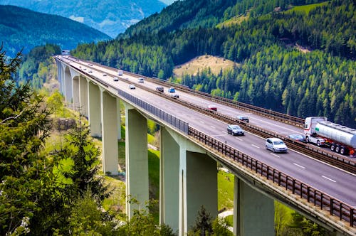 Reiseverkehr auf Brennerautobahn in Südtirol &ndash; &copy; Andy Ilmberger - stock.adobe.com