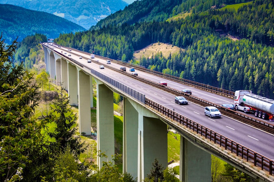 Reiseverkehr auf Brennerautobahn in Südtirol – © Andy Ilmberger - stock.adobe.com