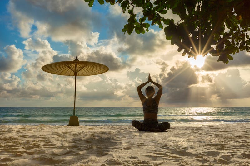 yoga position on the beach - ©©ben - stock.adobe.com