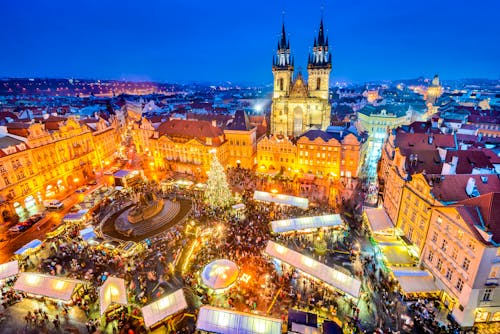 Weihnachtsmarkt in Prag – Altstädter Ring &ndash; &copy; Emi Cristea | www.Emiphotostock.com
