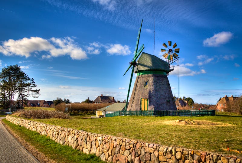 Windmühle in Nebel auf der Nordseeinsel Amrum - ©Silke Koch - Fotolia