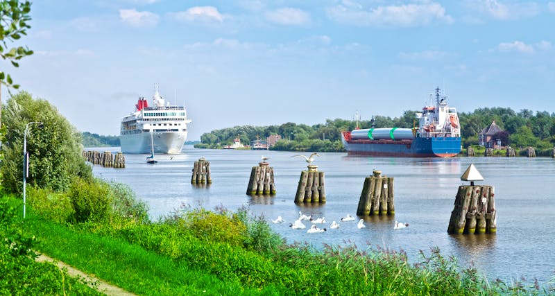 Schiffe auf dem Nord-Ostsee-Kanal - ©©Gabriele Rohde - stock.adobe.com