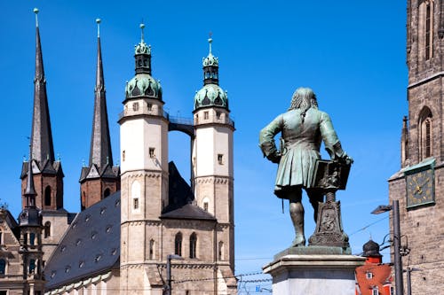 Halle (Saale) - Händel-Statue vor der Marktkirche &ndash; &copy; ©steschum - stock.adobe.com