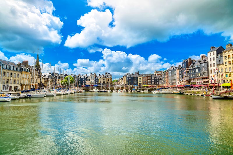 Normandie – Hafenskyline von Honfleur - ©stevanzz – AdobeStock