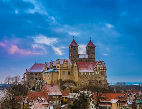 Schloss in Quedlinburg am Winterabend – © ©kentauros - stock.adobe.com