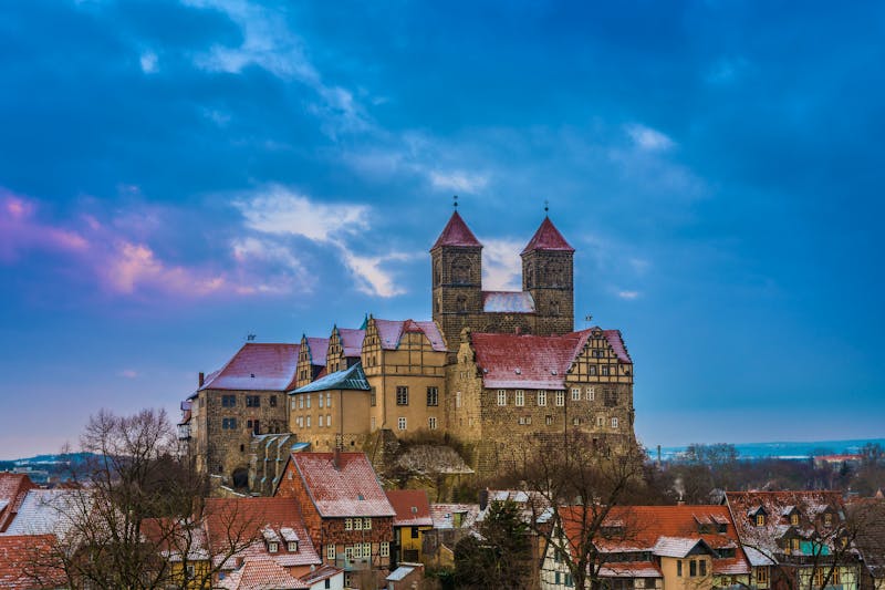 Schloss in Quedlinburg am Winterabend - ©©kentauros - stock.adobe.com