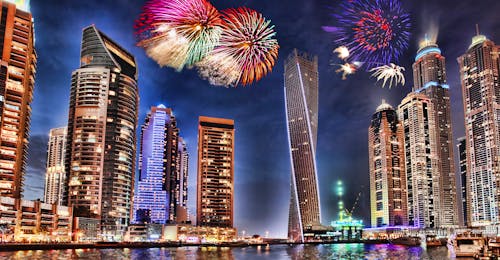 Feuerwerk über der Dubai Marina &ndash; &copy; ©samott - stock.adobe.com