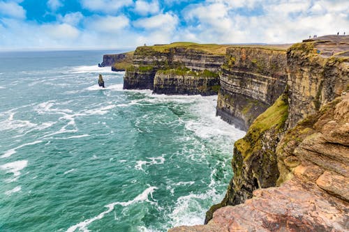 Cliffs of Moher, die bekanntesten Steilklippen Irlands  &ndash; &copy; ©Ocskay Bence - stock.adobe.com