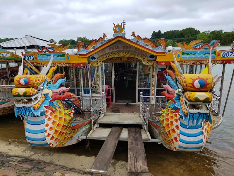 Hue -  Drachenbootfahrt auf dem Parfümfluss - ©Jörg Nesse