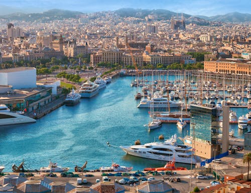 Blick in das Hafenbecken Barcelonas – © ©lena_serditova - stock.adobe.com