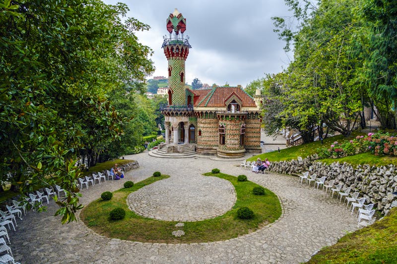 Das beeindruckende Bauwerk  „El Capricho“ in Comillas - ©©KarSol - stock.adobe.com