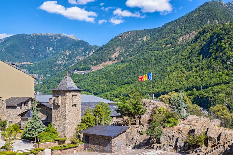 La Vella in Andorra umgeben von wundervollen Bergketten - ©©GoodMood Photo - stock.adobe.com