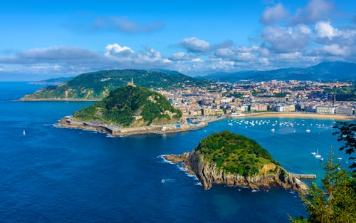 Die malerische Bucht San Sebastian &ndash; &copy; ©Dutourdumonde - stock.adobe.com