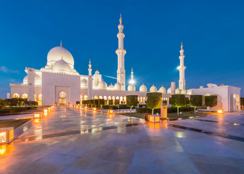 Sheikh Zayed Mosque in Abu Dabi bei Nacht - &copy;©Elnur - stock.adobe.com