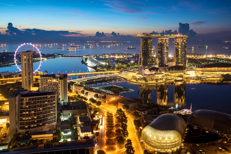 Singapur - Die Skyline der Marina Bay bei Nacht  - ©©ake1150 - stock.adobe.com