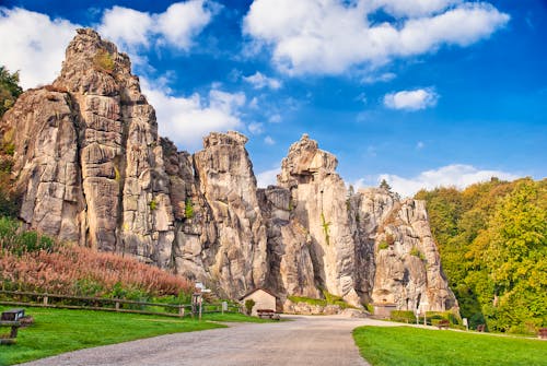 Externsteine im Teutoburger Wald &ndash; &copy; mojolo – Adobe Stock