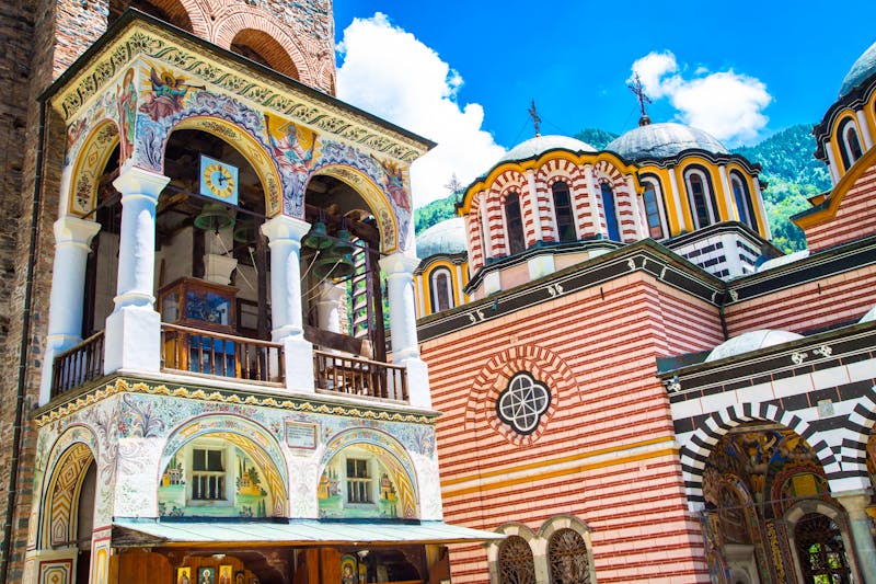 Bulgarien - Kunstvolle Außenfassade des Rila-Klosters - ©©Kisa_Markiza - stock.adobe.com