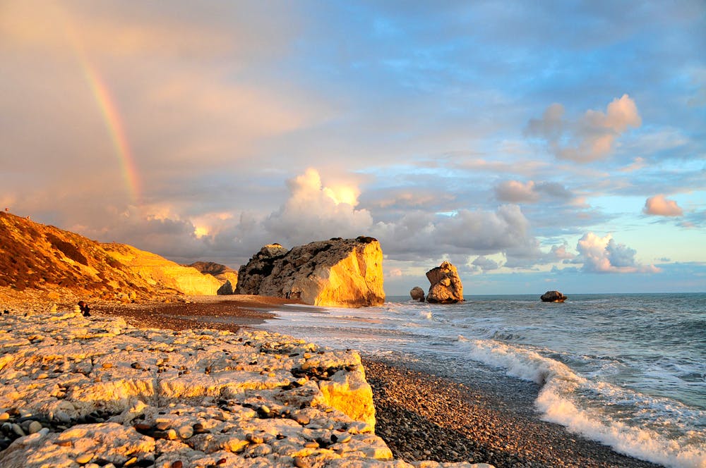 Zypern - Aphrodithe-Felsen in der Abendsonne &ndash; &copy; ©Pixeltheater - stock.adobe.com